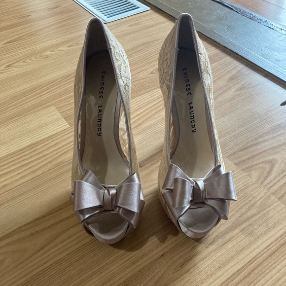Women’s sz 8 Chinese laundry nwot - Champaign w/lace and toe bow - Picture 1 of 4